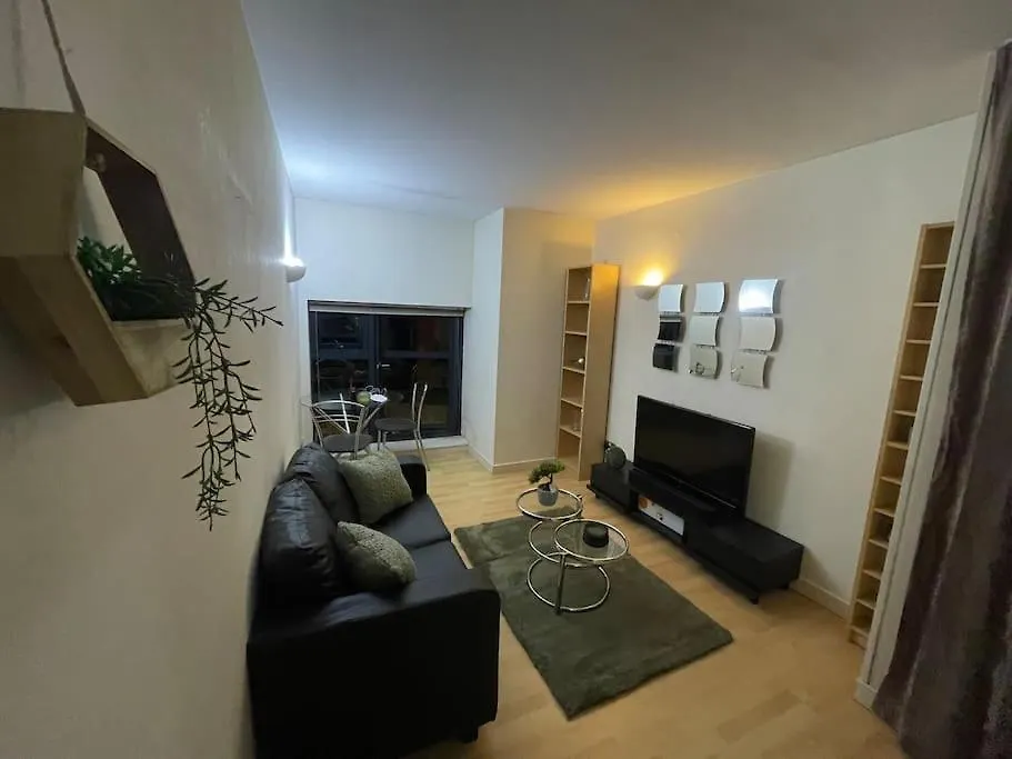 Luxe Studio Apartment In Leeds